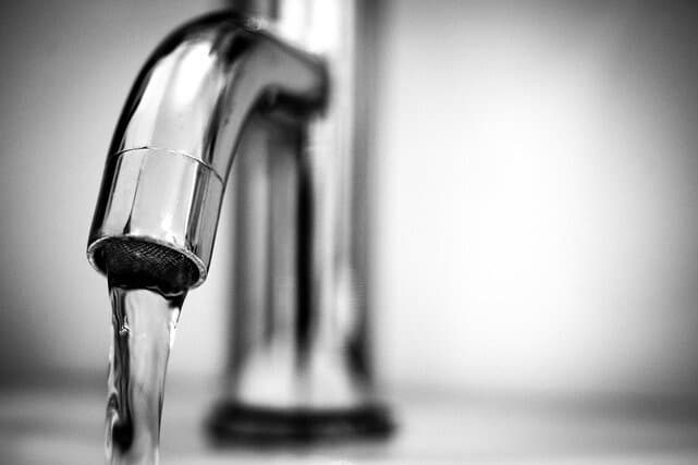 6 raisons de vomir de l’eau que vous buvez