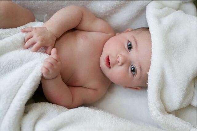 Gaz et ballonnement du ventre de bébé : causes et solutions